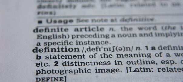Billede af et opslag fra en ordbog af ordet: definition